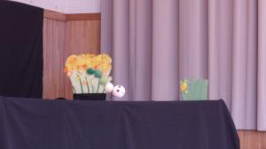 青虫くんの人形が登場