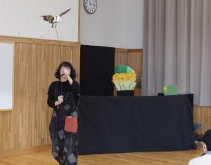 蝶になって飛んでいる