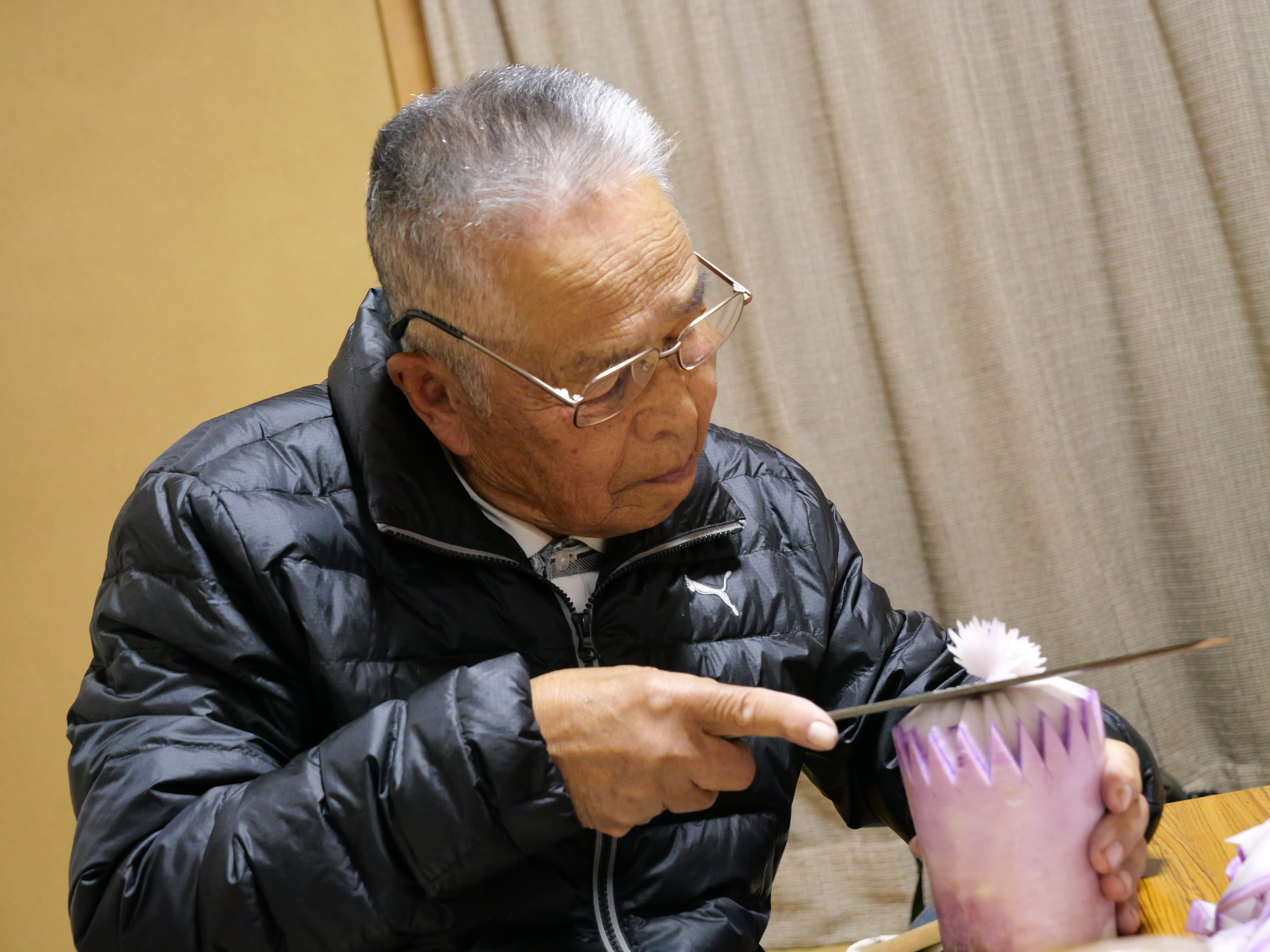 大根むき花保存会の会長皆川守さん