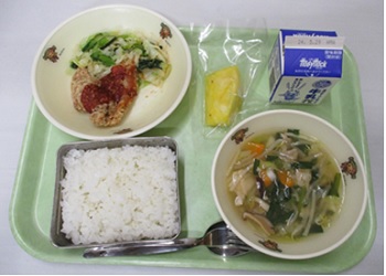 学校給食で台湾産パインアップル提供