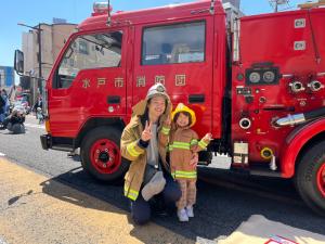 防火衣を着た父と子その2