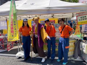 女性消防団員と水戸黄門