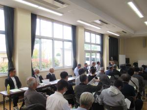 総会に参加する会員の様子