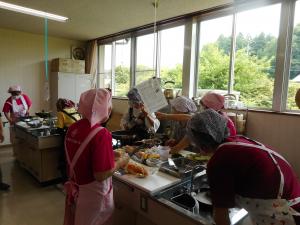 親と子の料理教室の様子2枚目