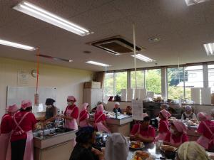 親と子の料理教室の様子3枚目