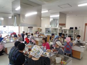 親と子の料理教室の様子その６