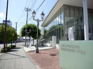 社屋横のガス灯