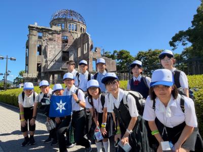 原爆ドームでの集合写真