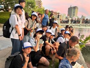 とうろう流し見学時の集合写真