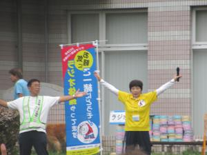 吉田地区三世代交流大武部会長がラジオ体操している写真