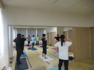 ピラティスを体験している写真です