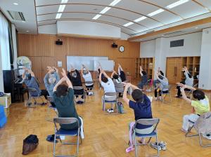 いすストレッチ教室の様子1