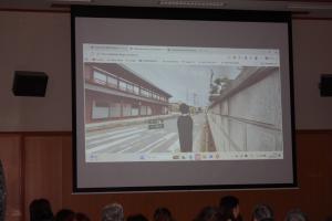 バーチャル映像　街道を歩く沢宣子