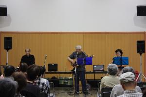演奏するメモリーズ様