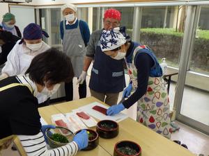 まぐろ丼作りの様子の写真5