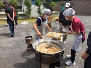 非常食の炊き出しの画像