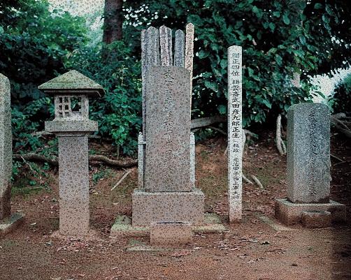 武田耕雲斎の墓の画像