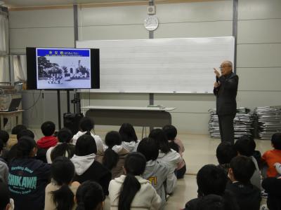 石川小学校での語り部の様子