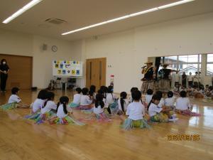 親子フラダンスの写真です