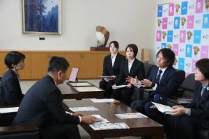 表敬訪問時の様子１