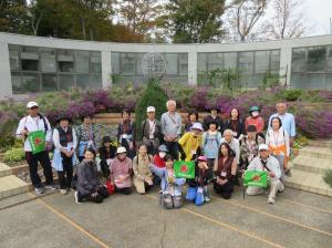 植物園温室前の写真