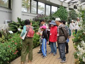 ボランティアガイドの方の説明