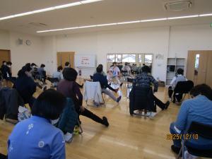 いすヨガの写真