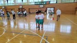 アイマスクをして歩行体験h／をしています