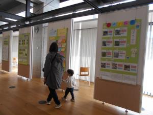 パネル展の様子2(多目的スペース)