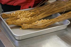 大豆栽培からの「わら納豆作り体験」